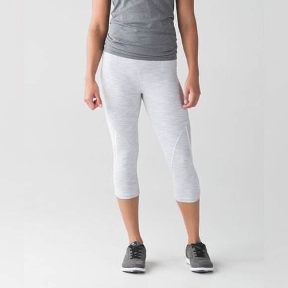 Lululemon Run With The Sun Crop Capri Wee Are From Space Nimbus Battleship White - Picture 1 of 15